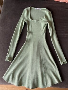 Zara Light Sage Green Ribbed Long-Sleeve Square Neck Dress